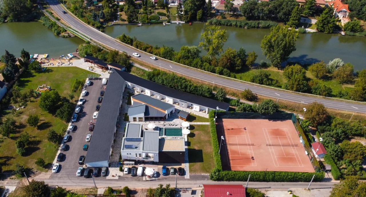 Fuezeskerti Apartmanhaz דירה Békésszentandrás