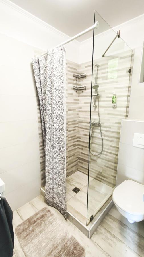 Fuezeskerti Apartmanhaz דירה Békésszentandrás